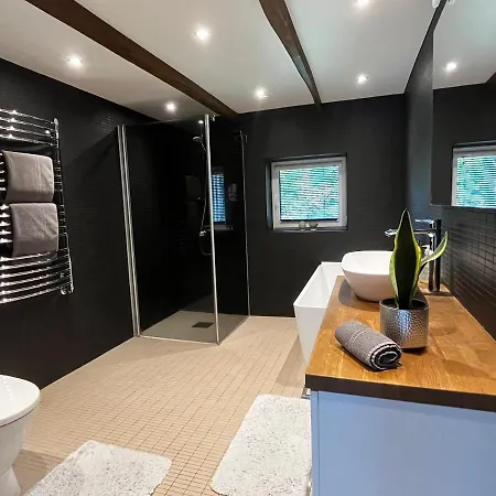 Maennituka Kuelalistemaja Vila Kirikukula (Saaremaa)