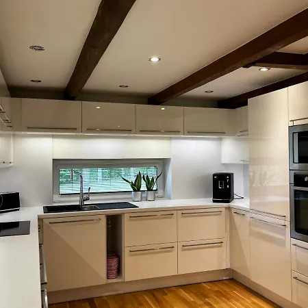 Maennituka Kuelalistemaja Willa Kirikukula (Saaremaa)